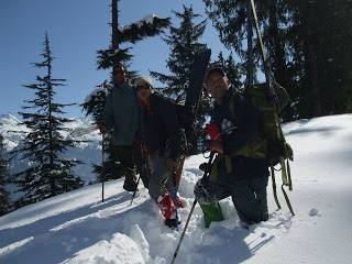 Backcountry skiing enthusiasts in Manali