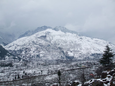 Snowfall near Manali