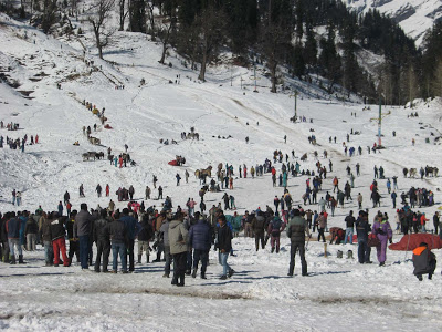 Tourists at Solang valley