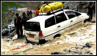 Taxi on Manali-Leh highway