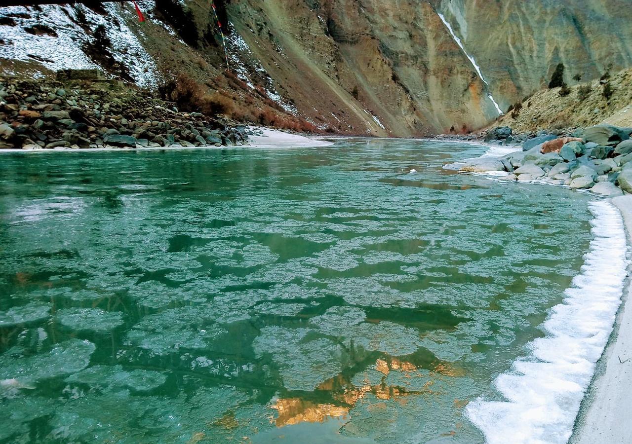 Rivers, lake freeze in extreme cold of Himachal - Discover Kullu Manali