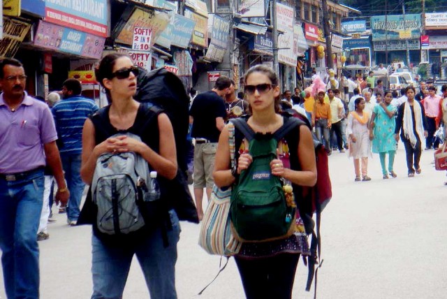 foreigner tourists in manali