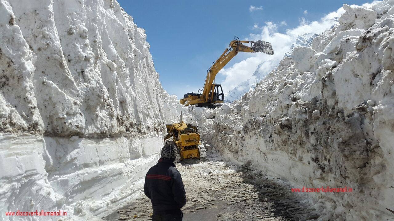 Manali-Rohtang-Keylong road opens, but only for voters - Discover Kullu ...