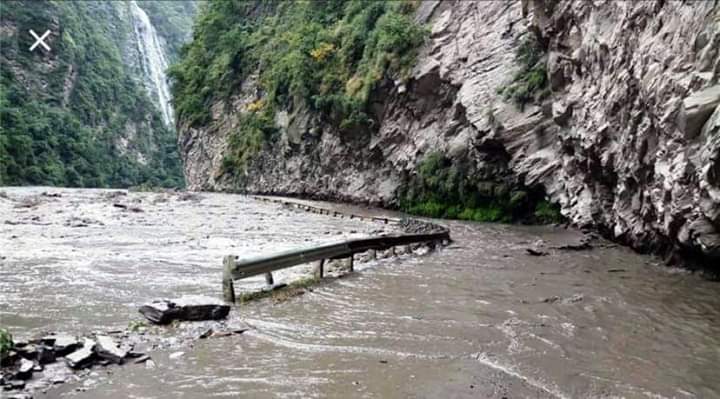 Flood blocks Chandigarh-Manali national highway