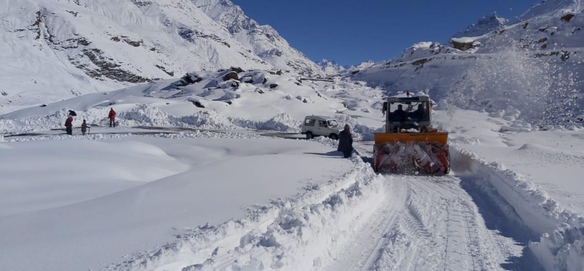 Snow clearance near Rohtang pass