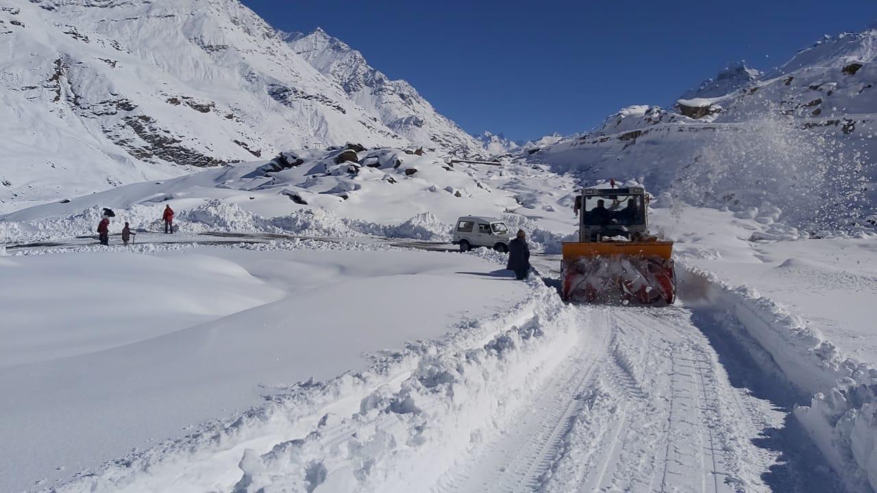 Live: Snowfall Status at Rohtang Pass and Manali in 2021 - Discover Kullu  Manali