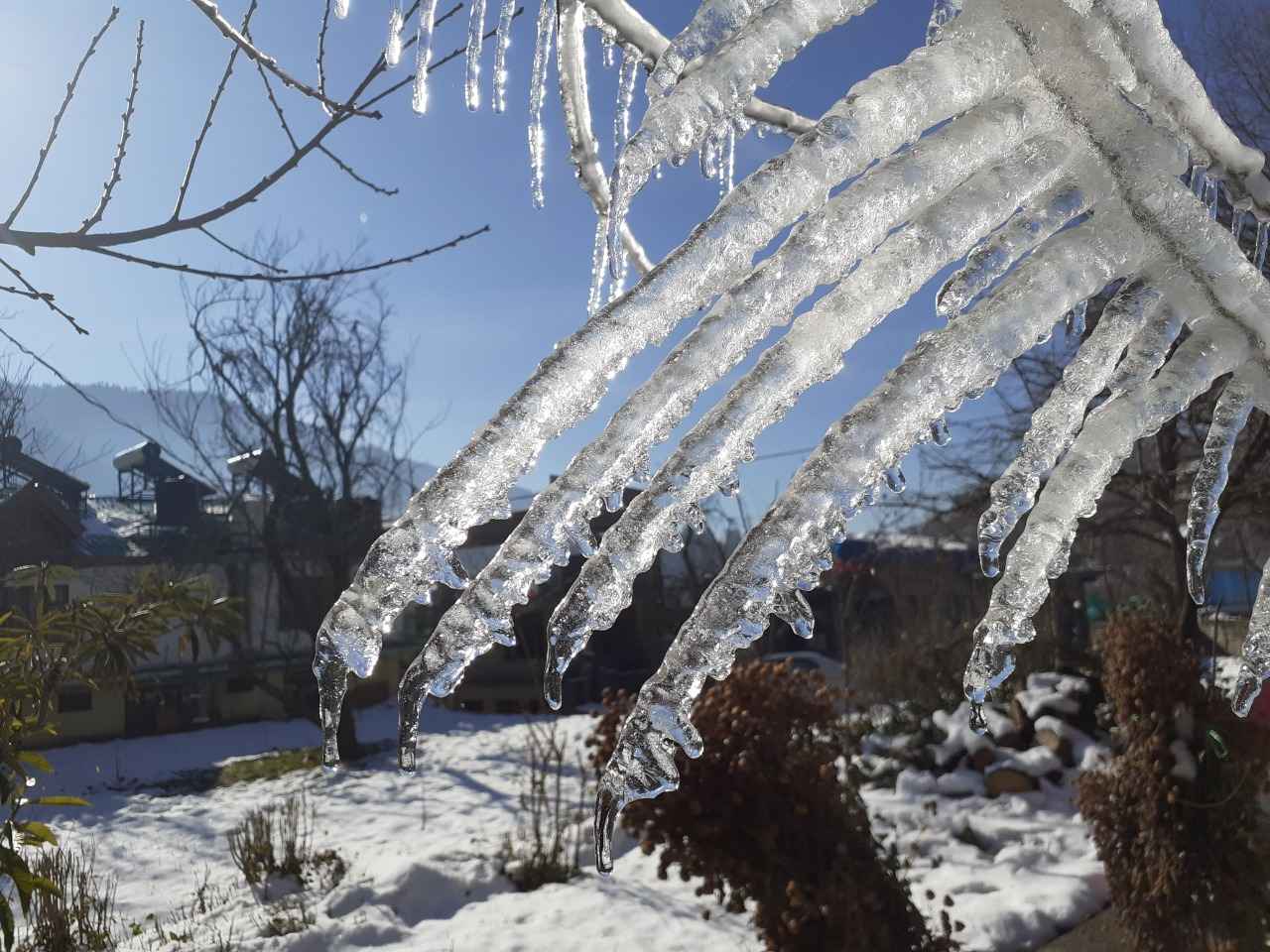 icicles in manali