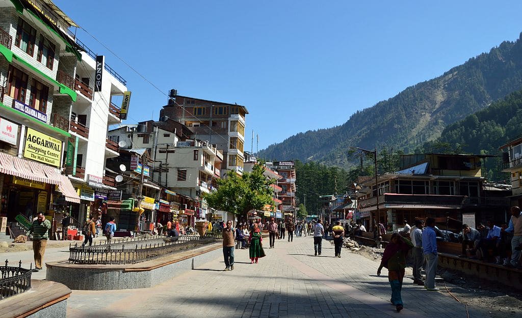 Mall Road: The Heartbeat of Manali - Discover Kullu Manali