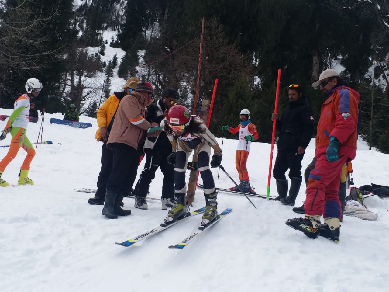 skiing at manali