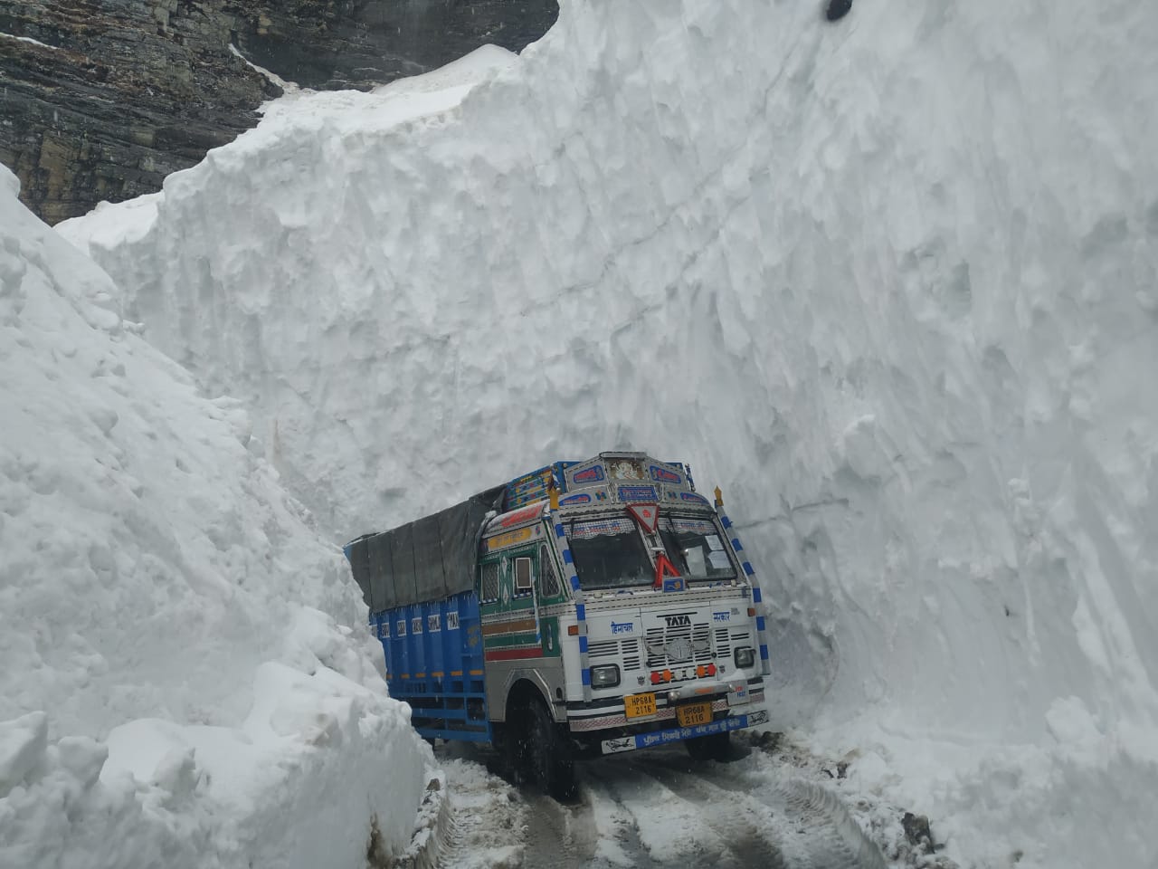 Truck passing through Rohtang pass