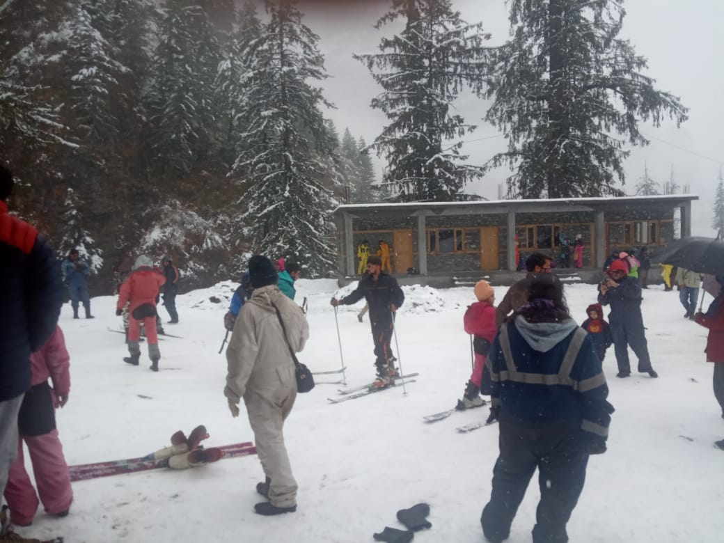 Tourists enjoy snowfall near Solang