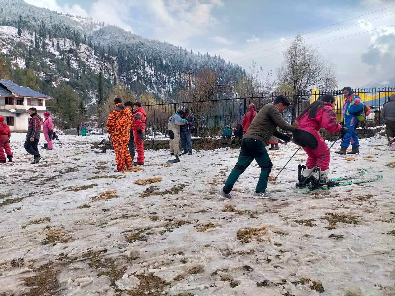 Tourists enjoy snow in Manali