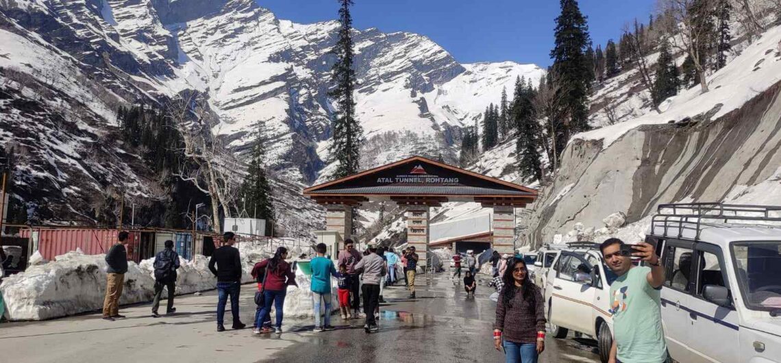 Tourists take selfie with Atal tunnel in backdrop - Atal tunnel permit
